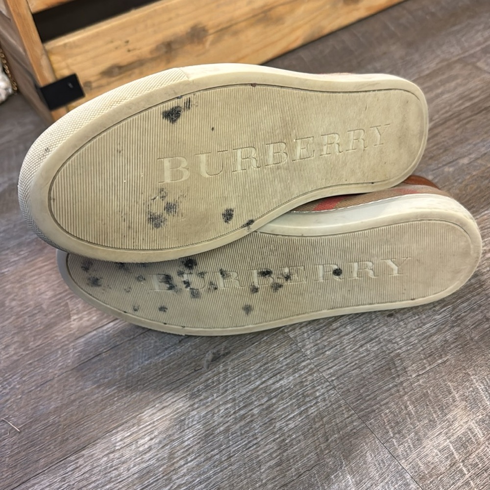 Burberry Sneakers - Picture 10 of 10
